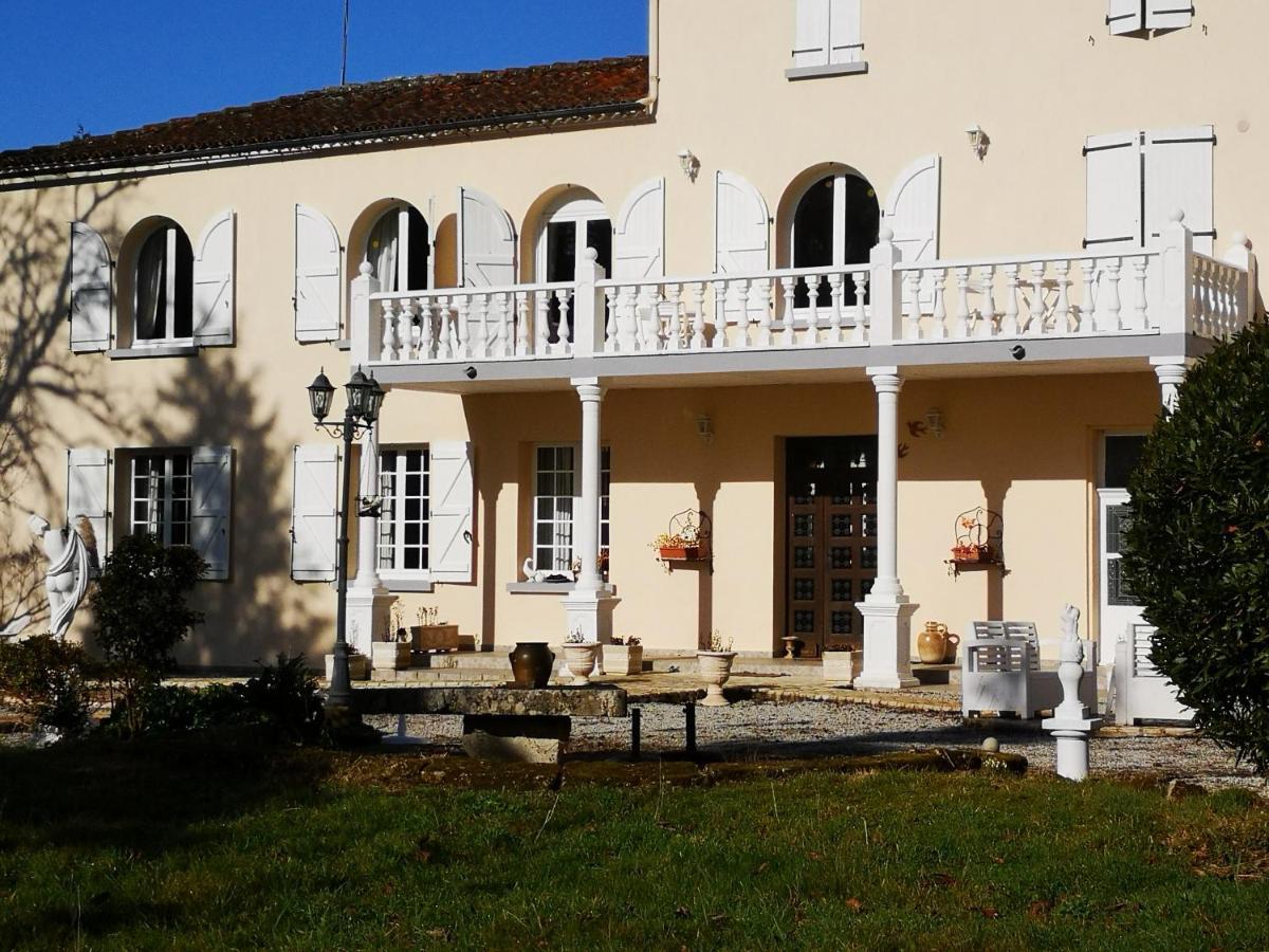 Le Clos Des Cedres B&B La Rochefoucauld Zewnętrze zdjęcie