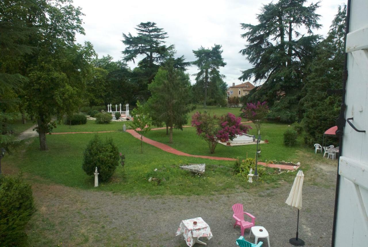 Le Clos Des Cedres B&B La Rochefoucauld Zewnętrze zdjęcie