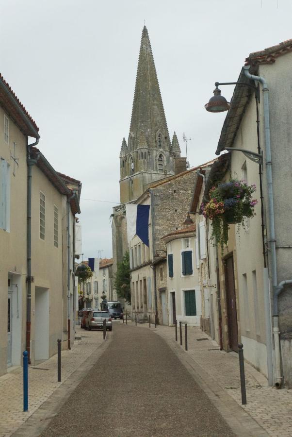 Le Clos Des Cedres B&B La Rochefoucauld Zewnętrze zdjęcie